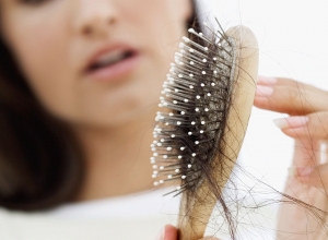 Thiếu máu não có gây rụng tóc không ? Bổ sung gì để không bị rụng tóc?